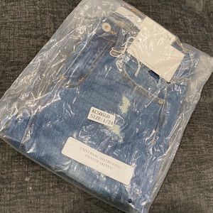 Brand: KanCan 
Model: Mid Rise Super Skinny 
Size: 1/24
Look: distressed